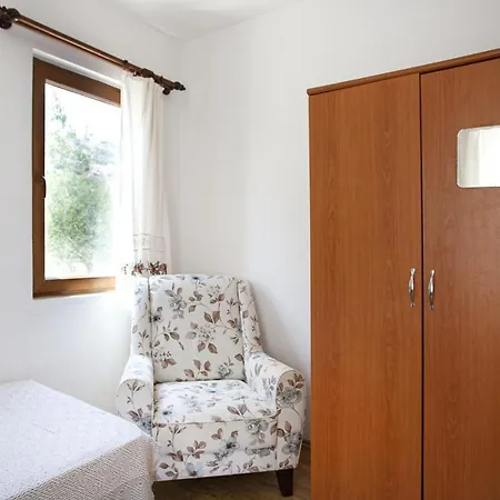 Apartment House W Balcony And Garden 1 Min To In *